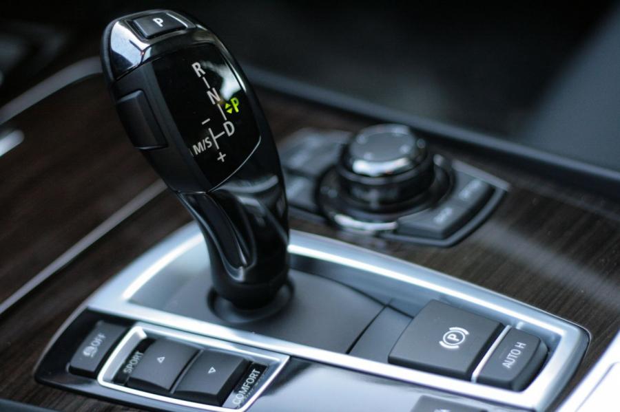  BMW 750iL 2009 года  (фото 16 из 30)